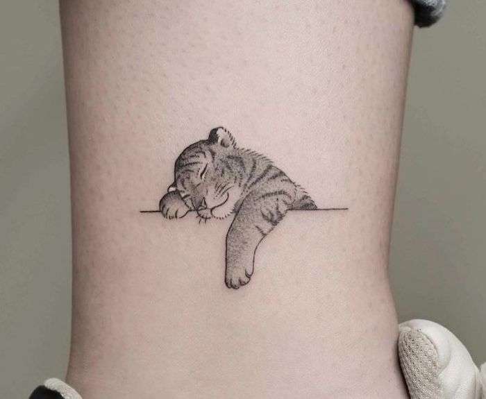 Tatuaje de tigre pequeño
