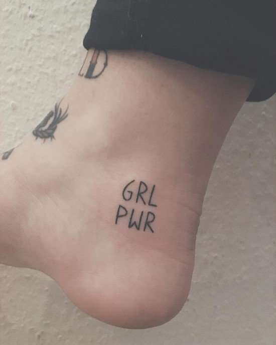 Tatuajes minimalistas: GRL PWR