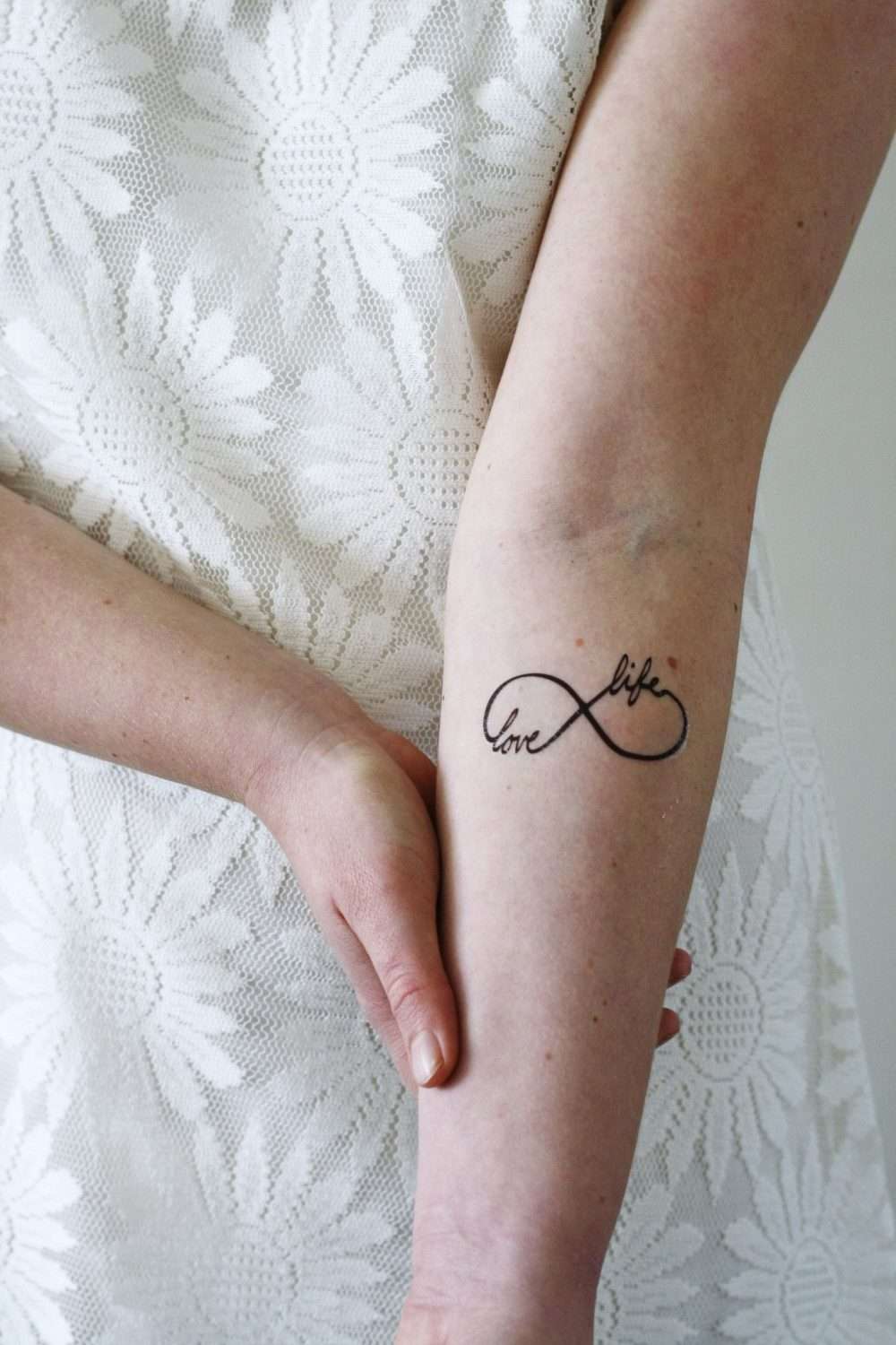 Tatuajes minimalistas: infinito love life