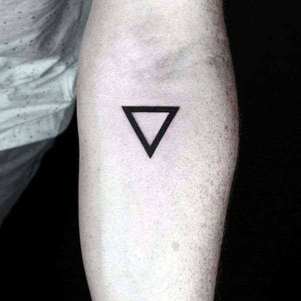 Tatuajes minimalistas: triángulo