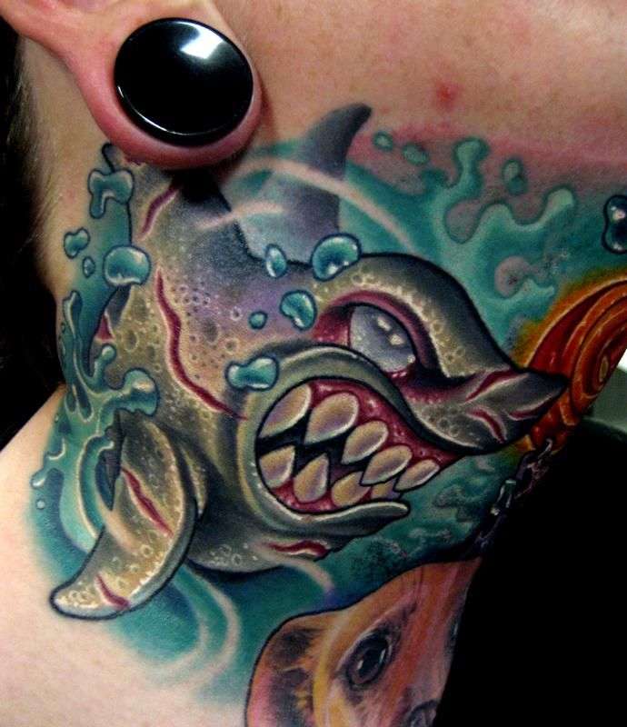 Tatuajes en el cuello: tiburón new school