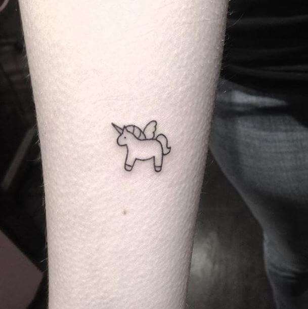 Tatuajes minimalistas: unicornio
