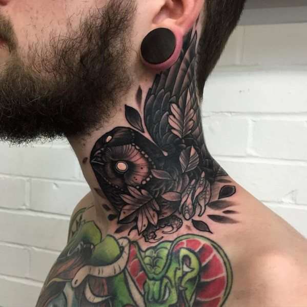 Tatuajes en el cuello: lechuza