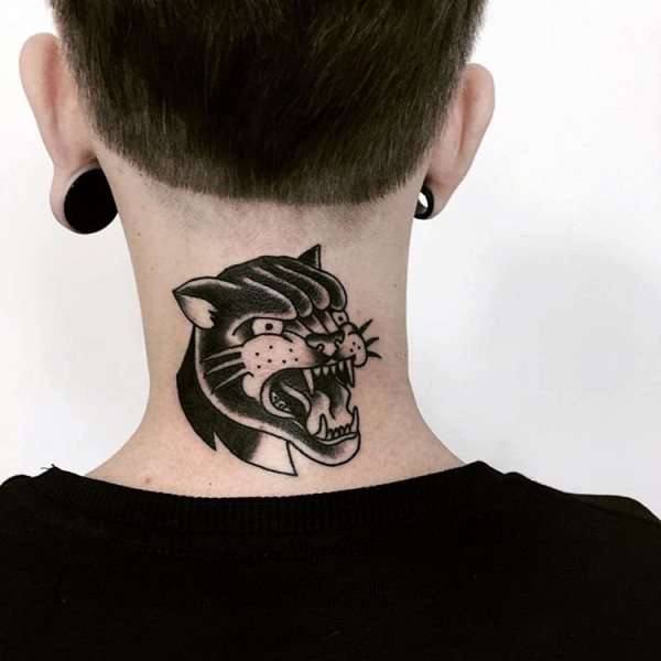 Tatuajes en el cuello: pantera