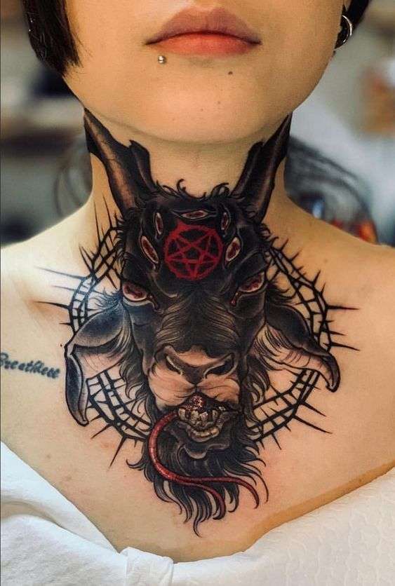 Tatuajes en el cuello: cabra