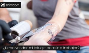 tatuaje de vendaje en el trabajo